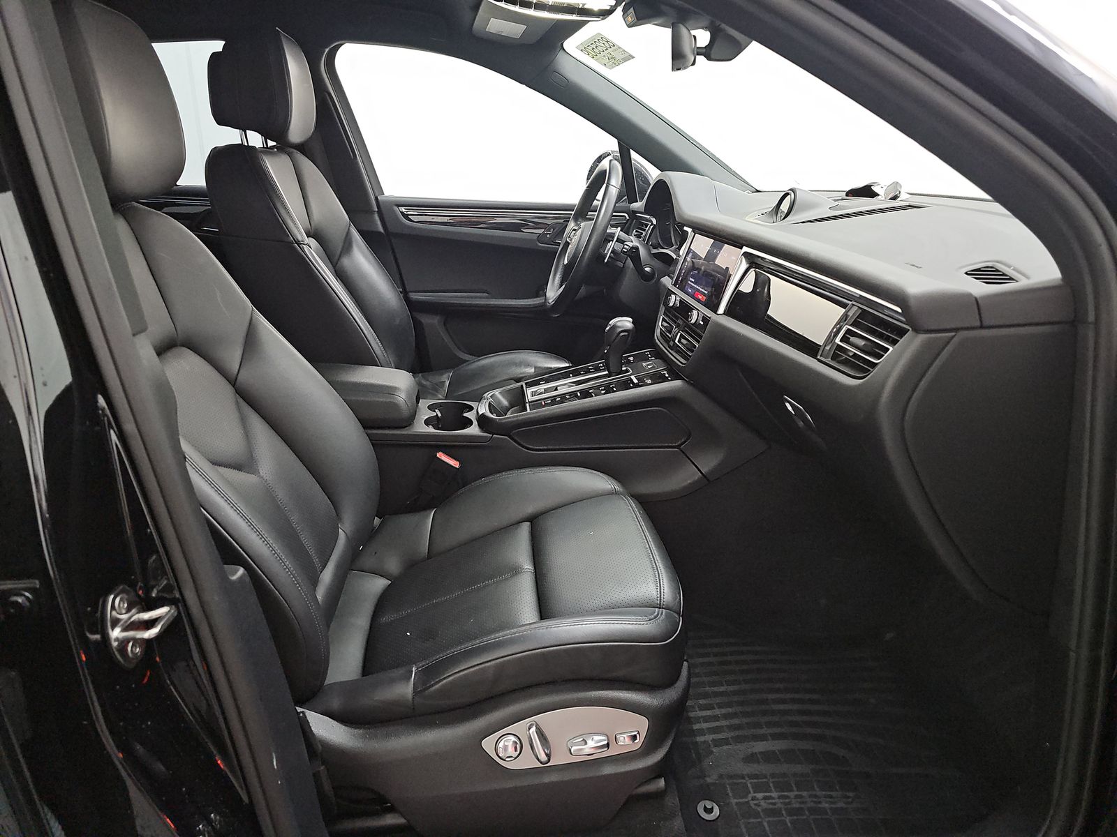2022 Porsche Macan Base AWD