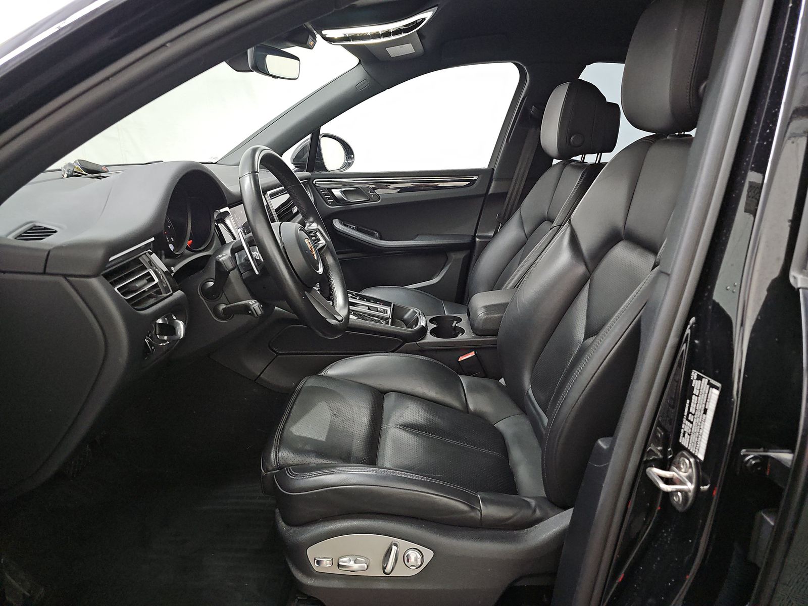 2022 Porsche Macan Base AWD