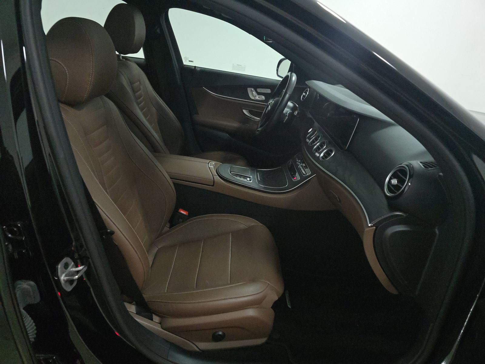 MERCEDES-BENZ E-CLASS - 9