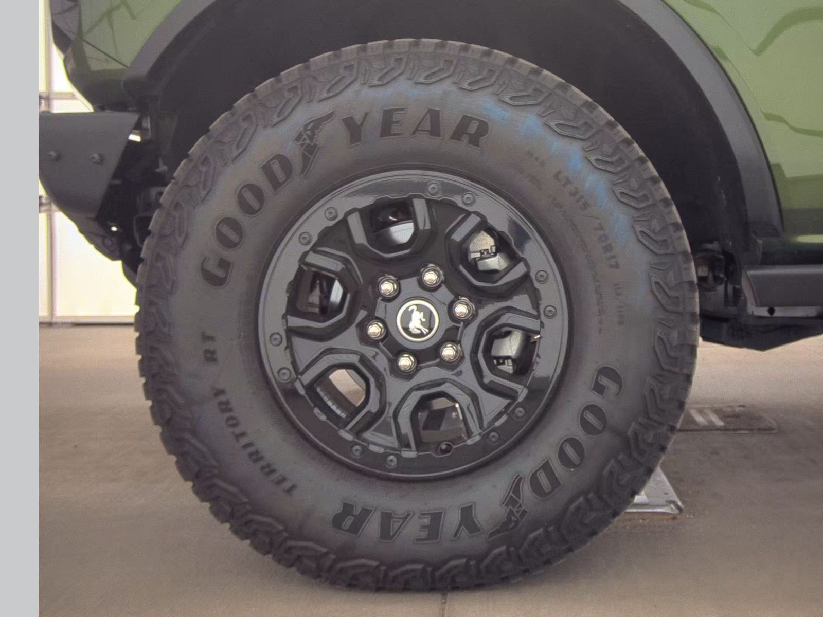 FORD BRONCO - 10