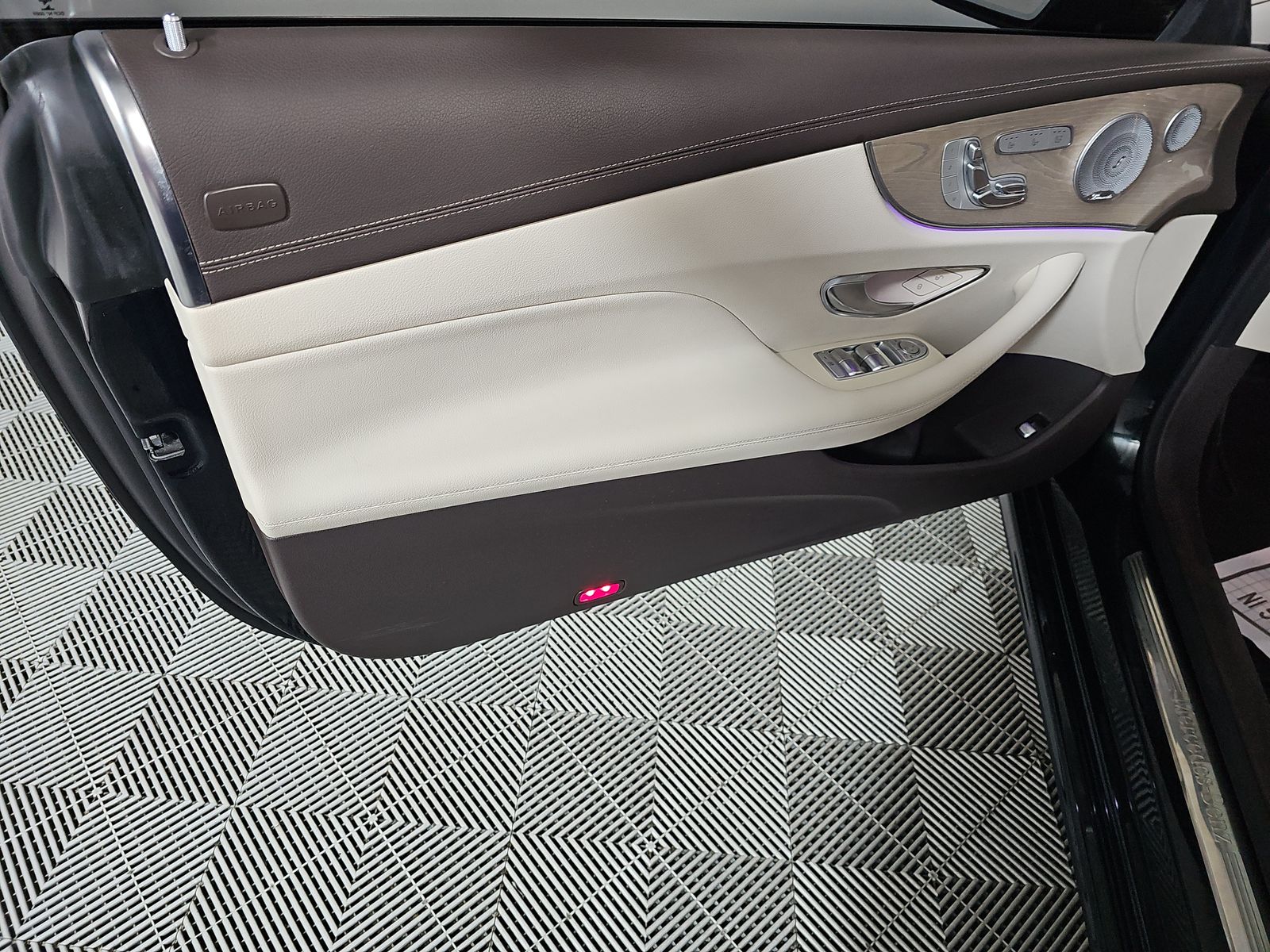 MERCEDES-BENZ E-CLASS - 10