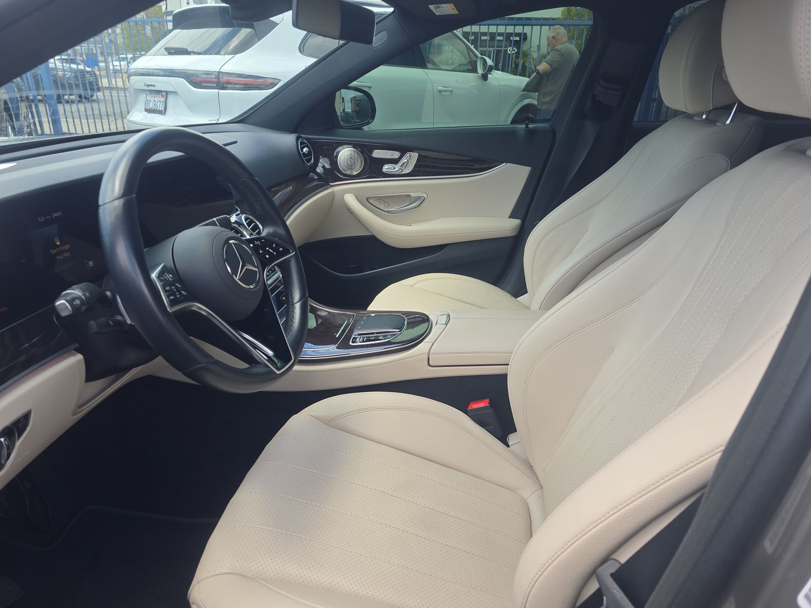 MERCEDES-BENZ E-CLASS - 8