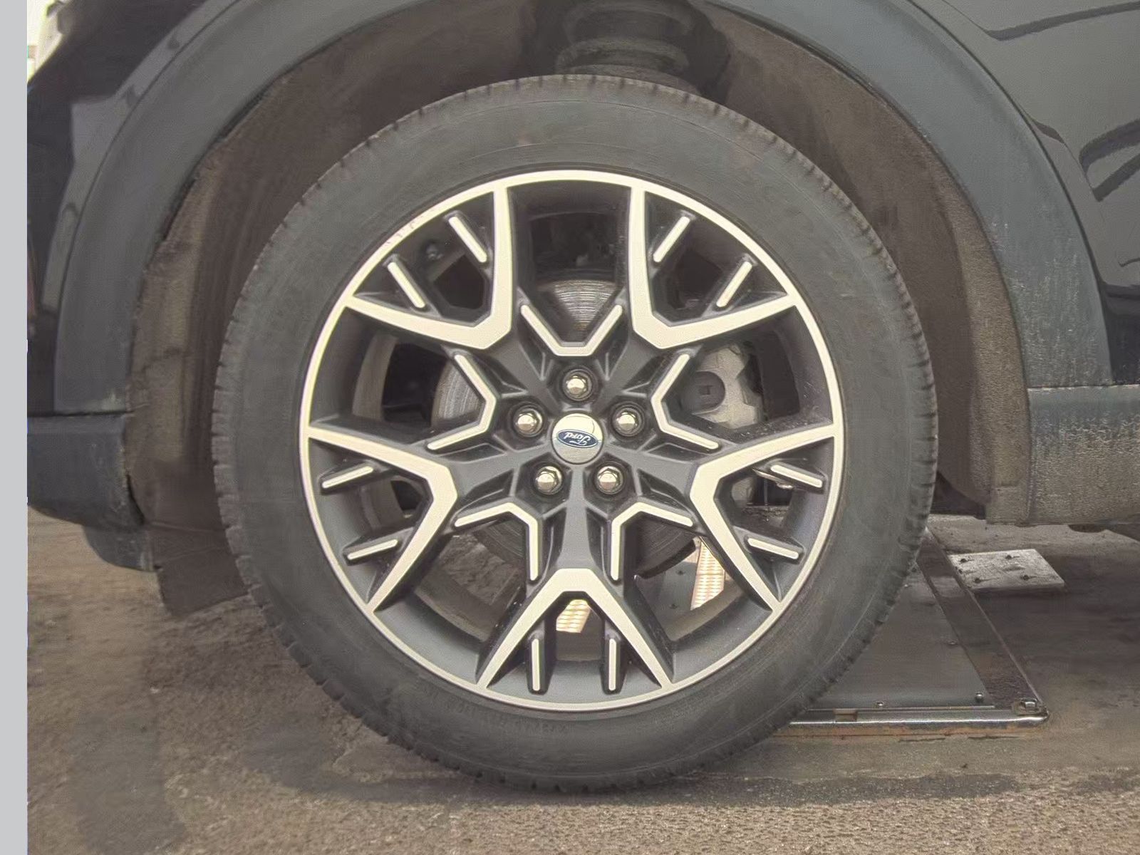 FORD EXPLORER - 10