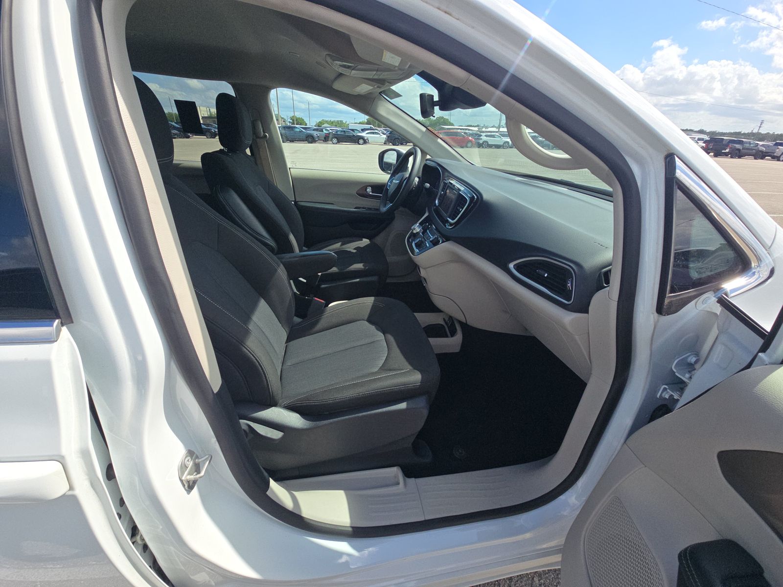 CHRYSLER VOYAGER - 9