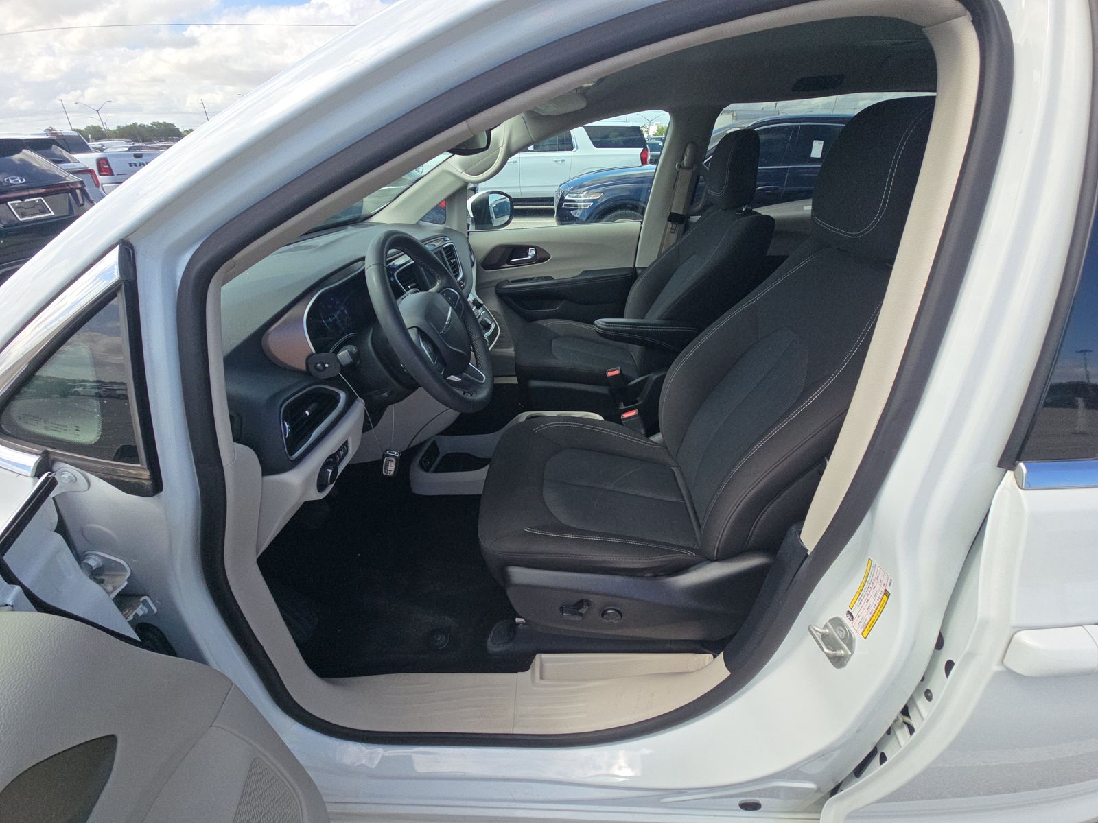 CHRYSLER VOYAGER - 8