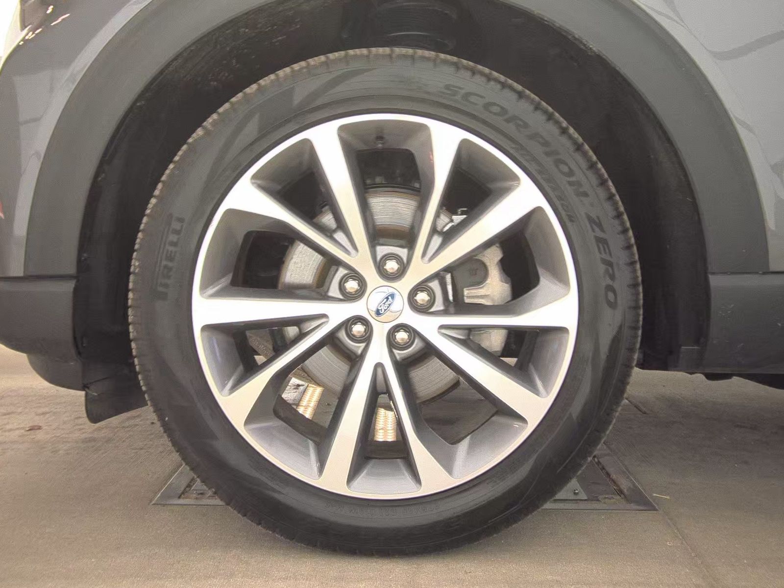 FORD EXPLORER - 10