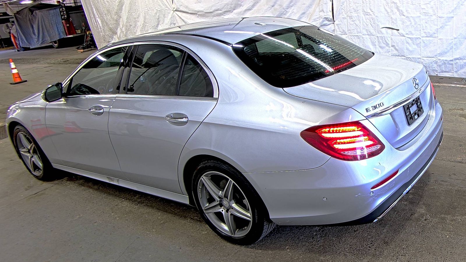 MERCEDES-BENZ E-CLASS - 7