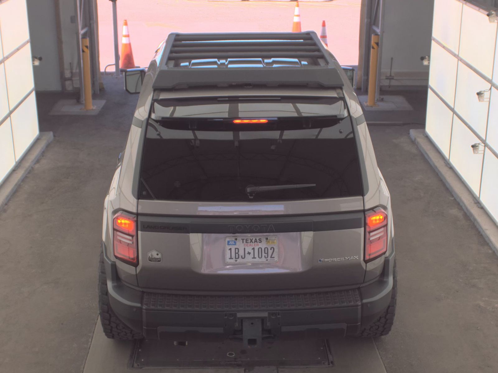 TOYOTA LAND CRUISER - 7