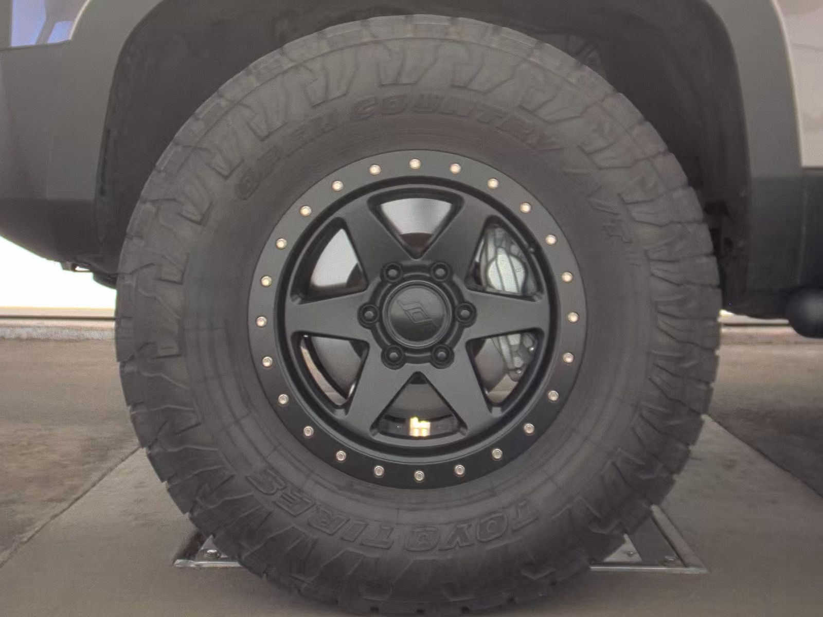 TOYOTA LAND CRUISER - 10