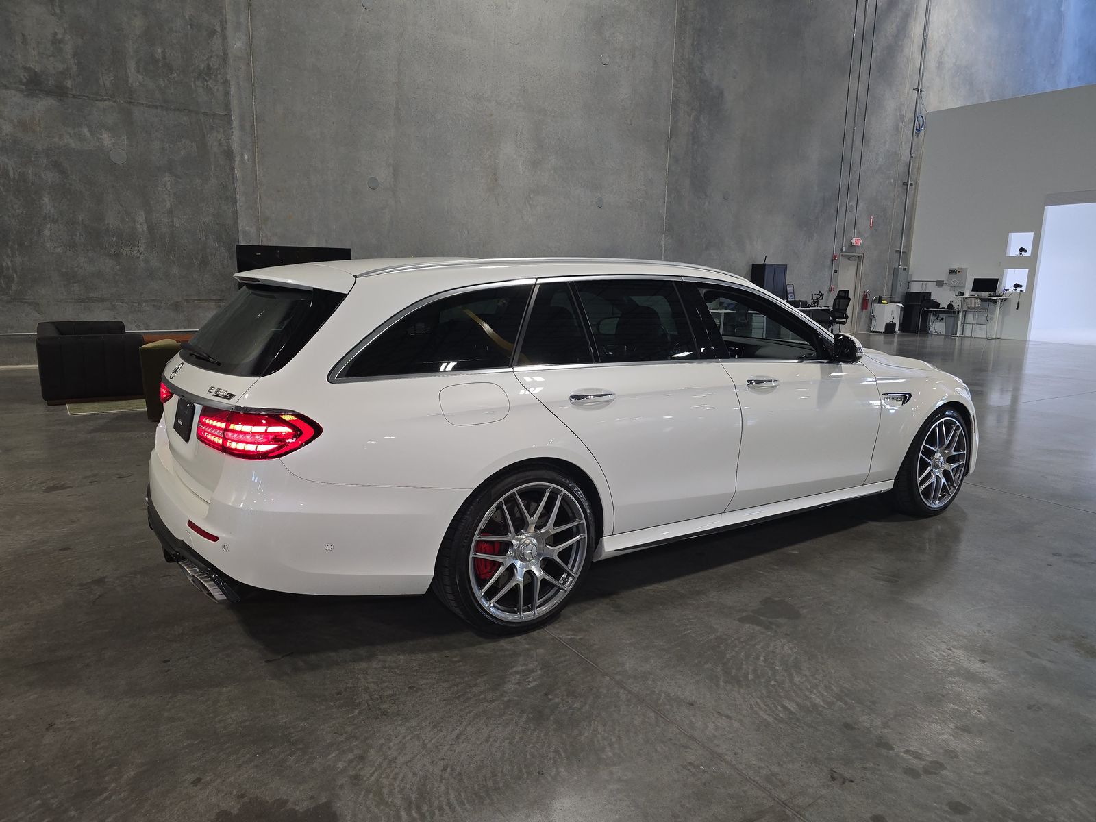 MERCEDES-BENZ E-CLASS AMG - 5