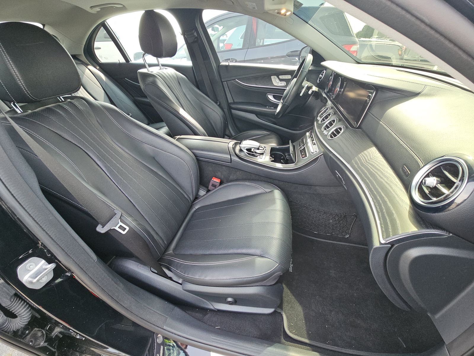 MERCEDES-BENZ E-CLASS - 9