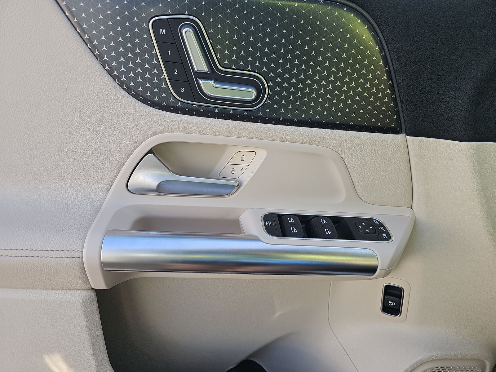 MERCEDES-BENZ GLA-CLASS - 10