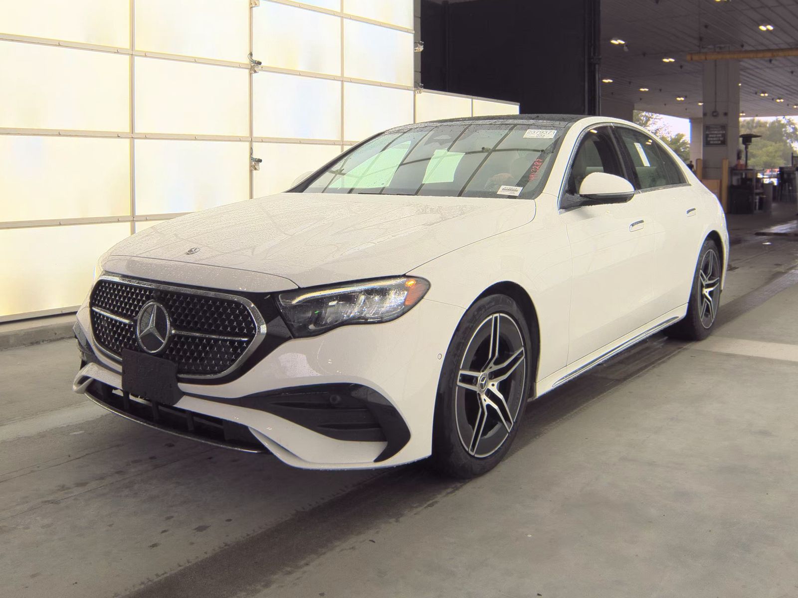 MERCEDES-BENZ E-CLASS - 1