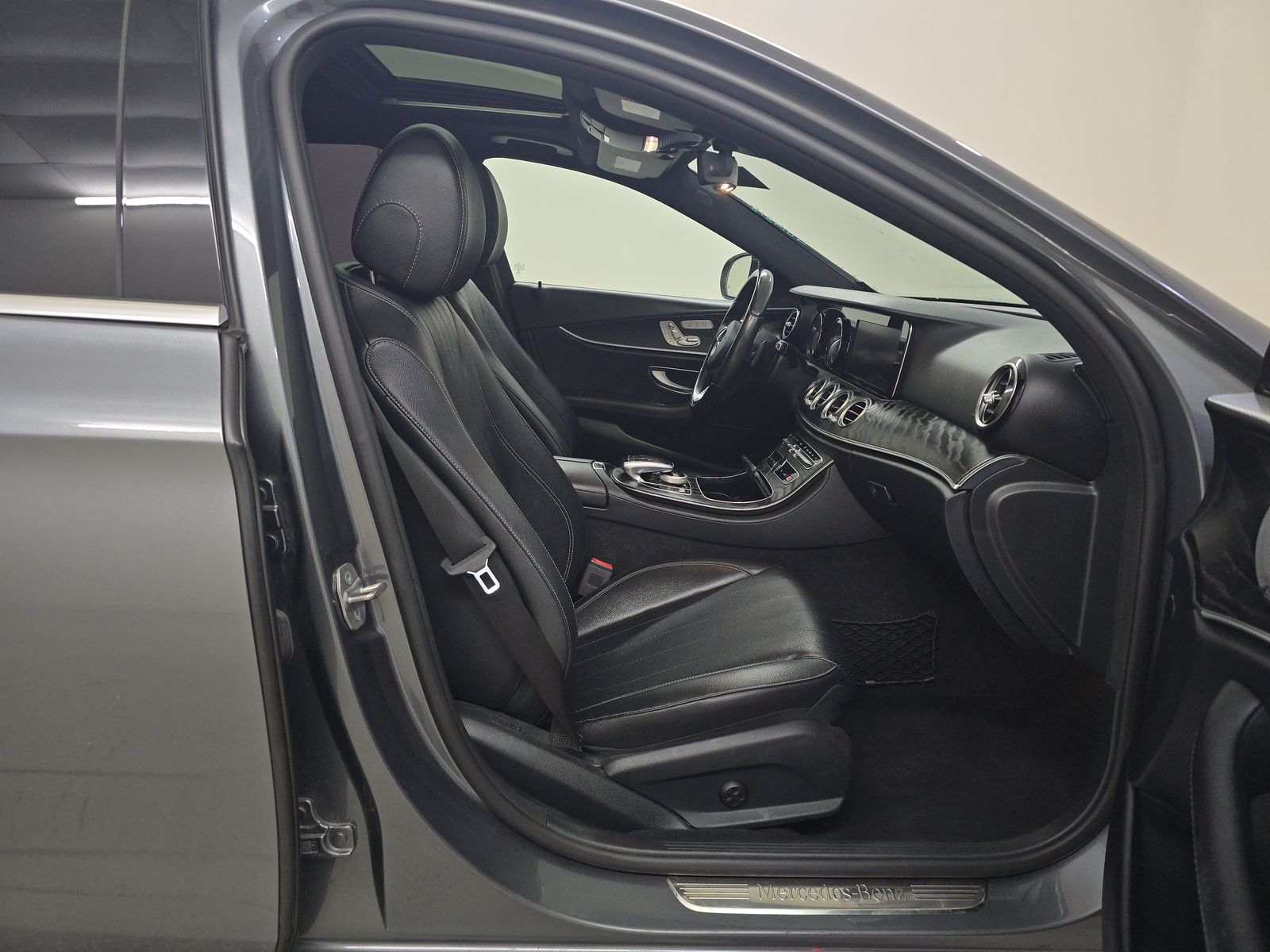 MERCEDES-BENZ E-CLASS - 9