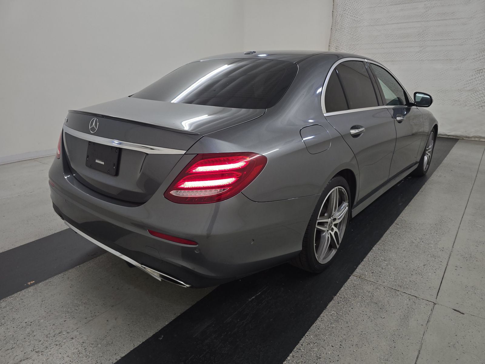 MERCEDES-BENZ E-CLASS - 5