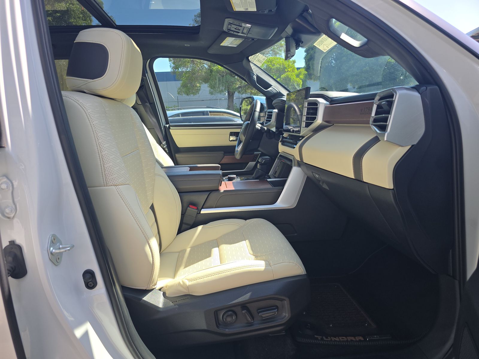 TOYOTA TUNDRA - 9
