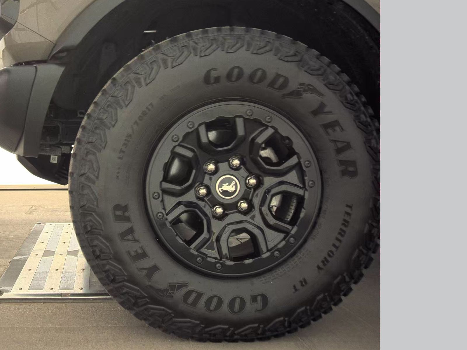 FORD BRONCO - 10