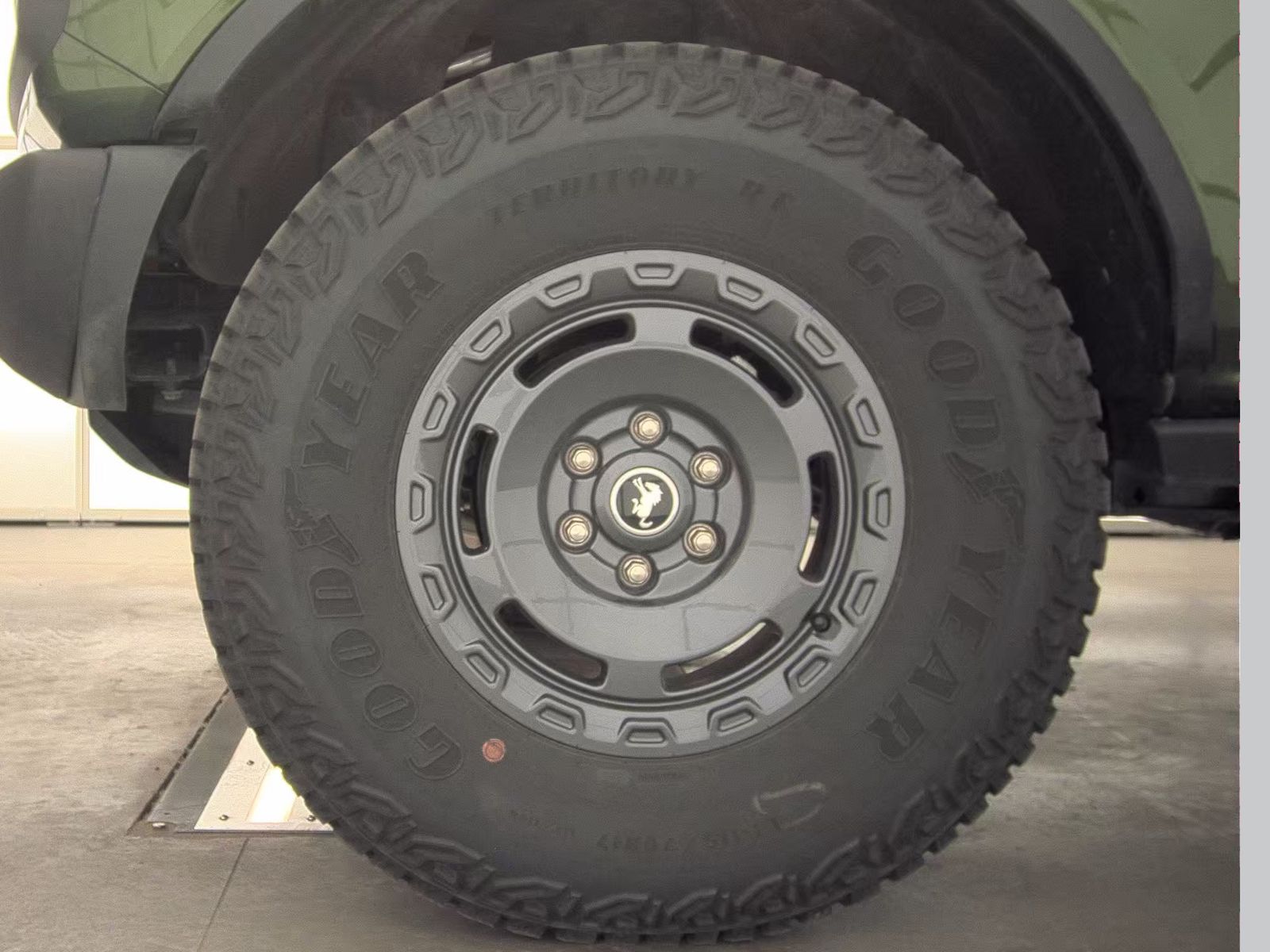 FORD BRONCO - 10