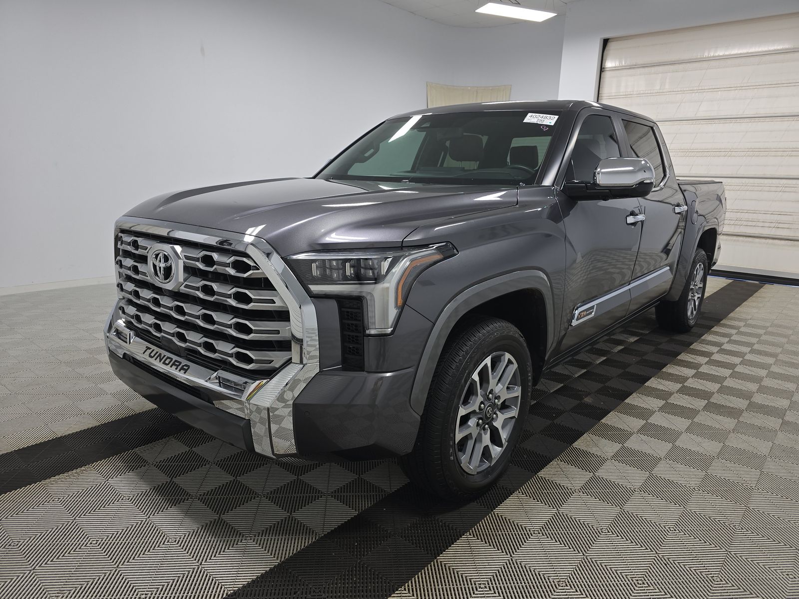 TOYOTA TUNDRA - 1