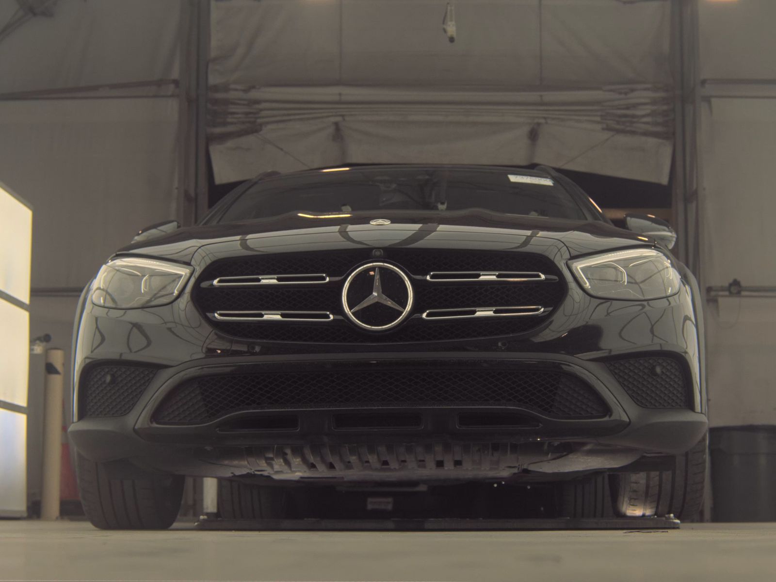 MERCEDES-BENZ E-CLASS - 4