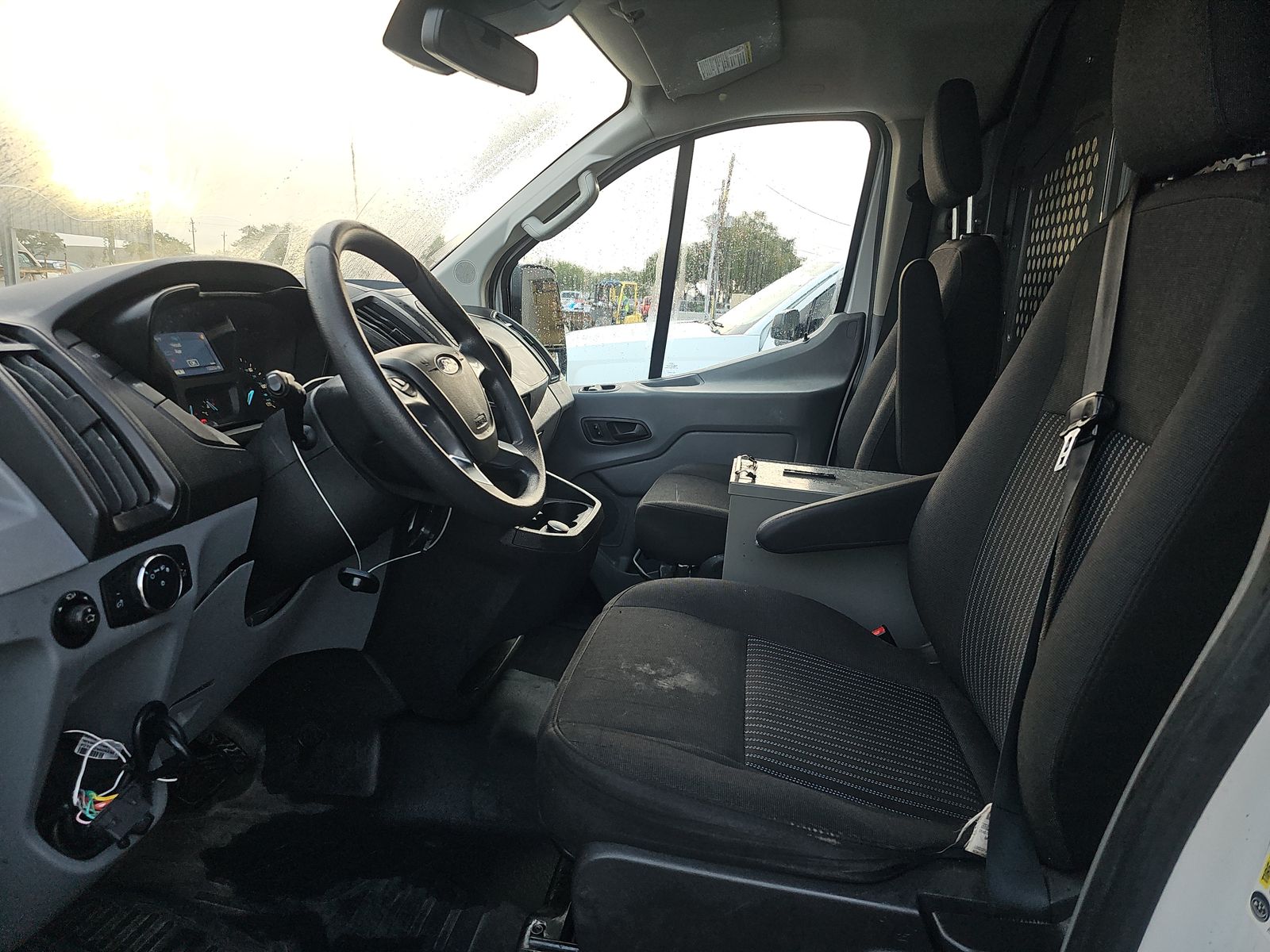 FORD TRANSIT 150 - 8