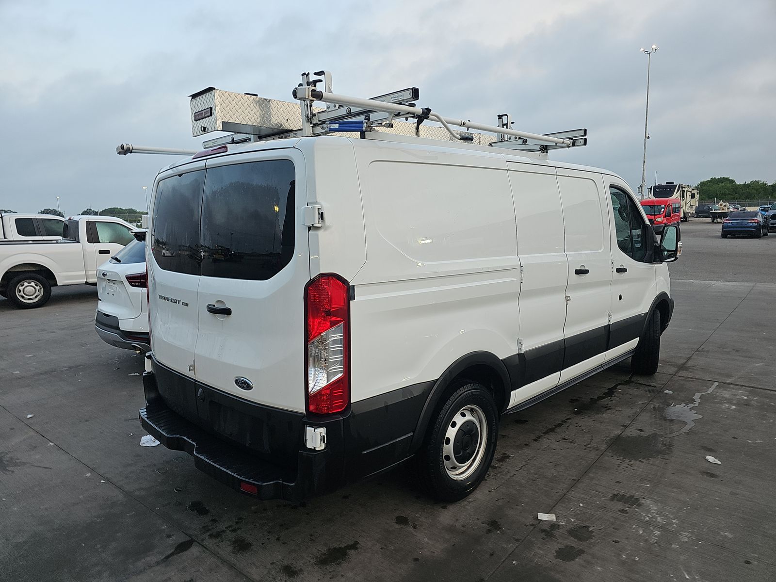 FORD TRANSIT 150 - 5