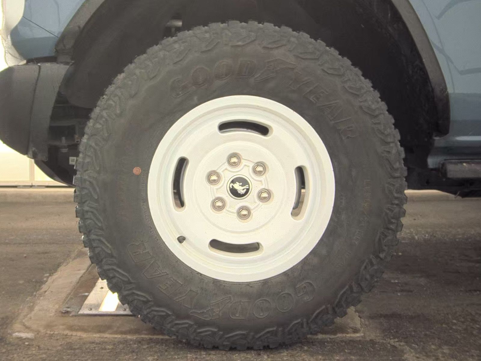 FORD BRONCO - 10