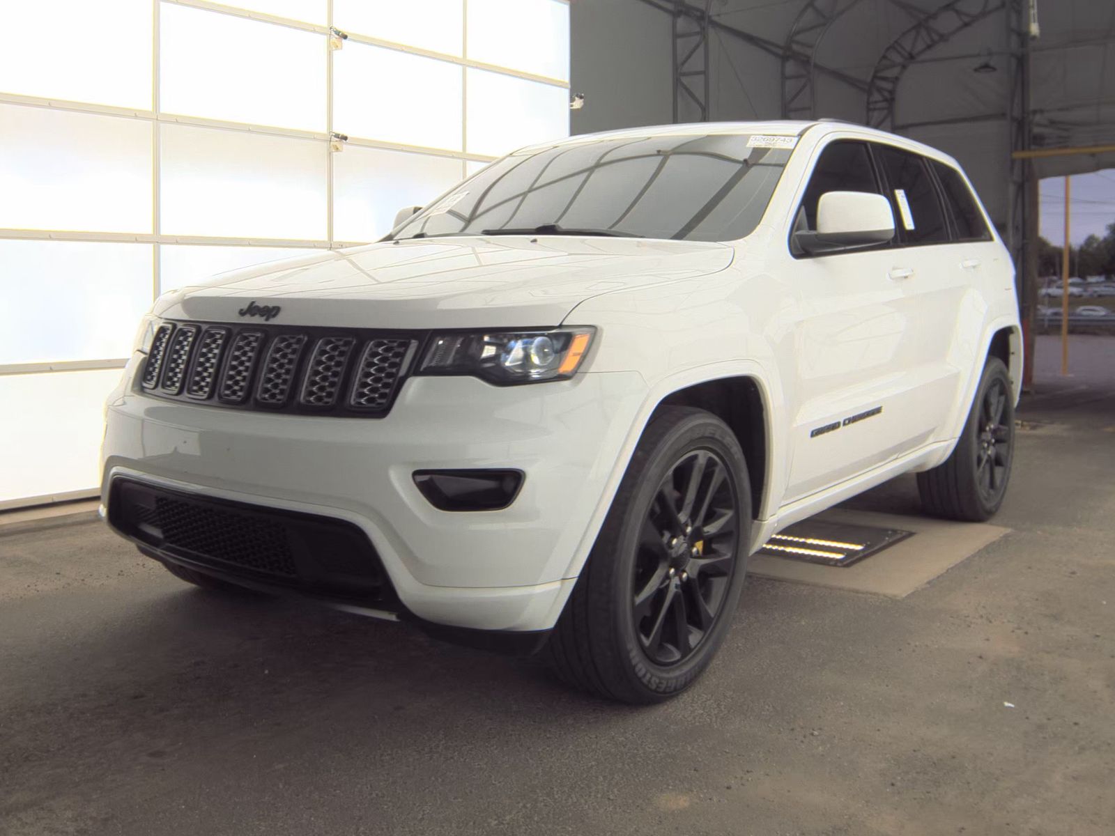 JEEP GRAND CHEROKEE - 1