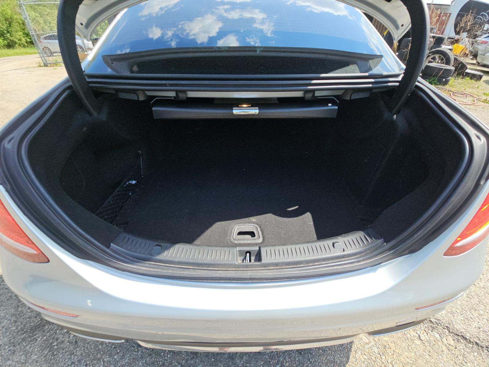 MERCEDES-BENZ E-CLASS - 9