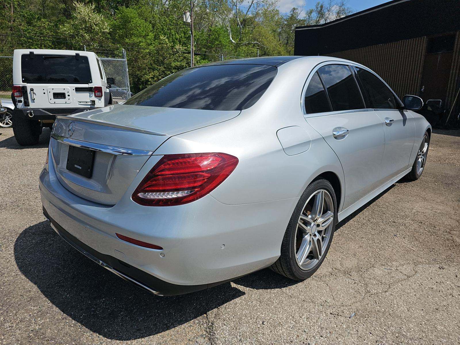 MERCEDES-BENZ E-CLASS - 3