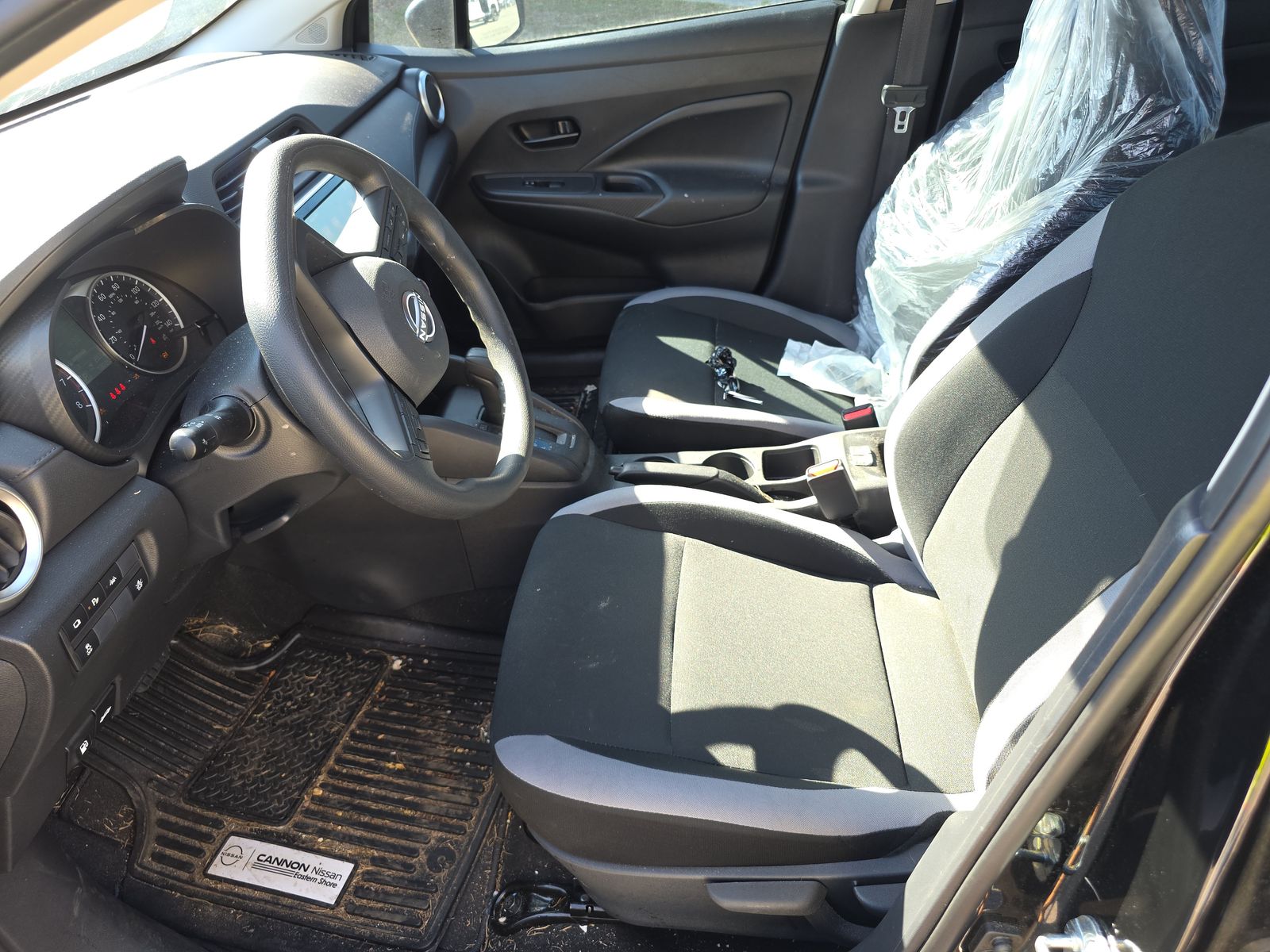 NISSAN VERSA - 8