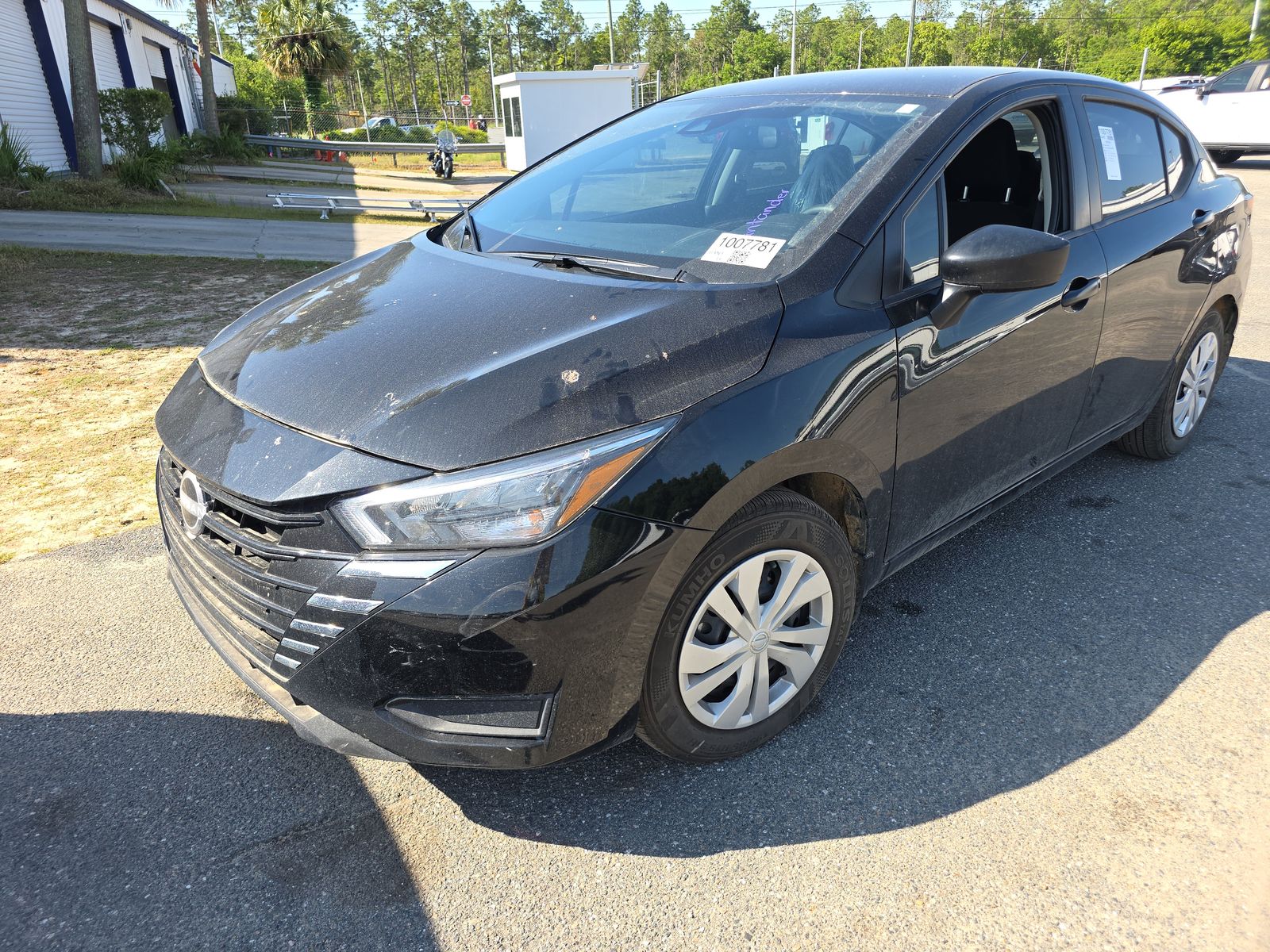 NISSAN VERSA - 1