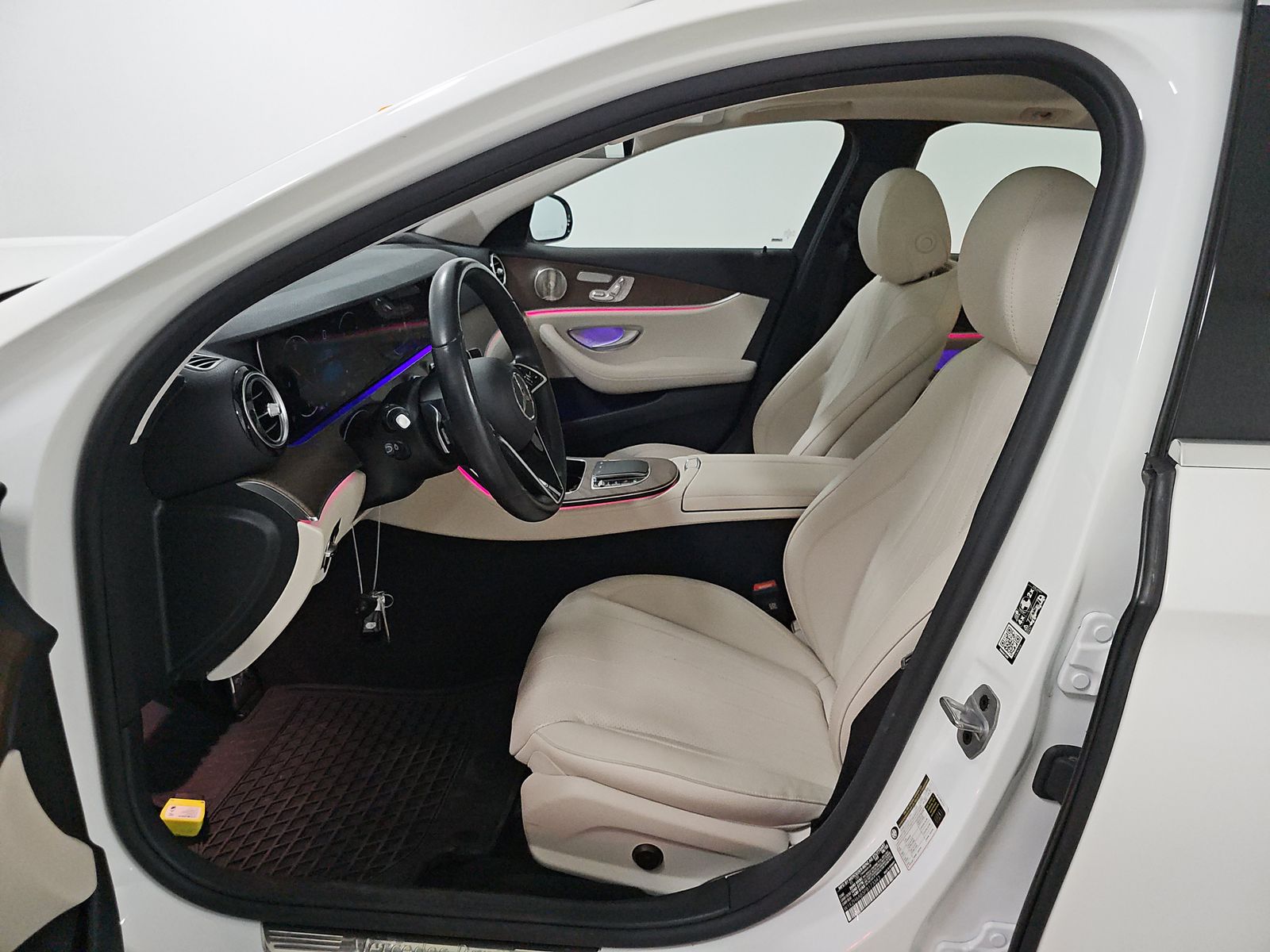 MERCEDES-BENZ E-CLASS - 8