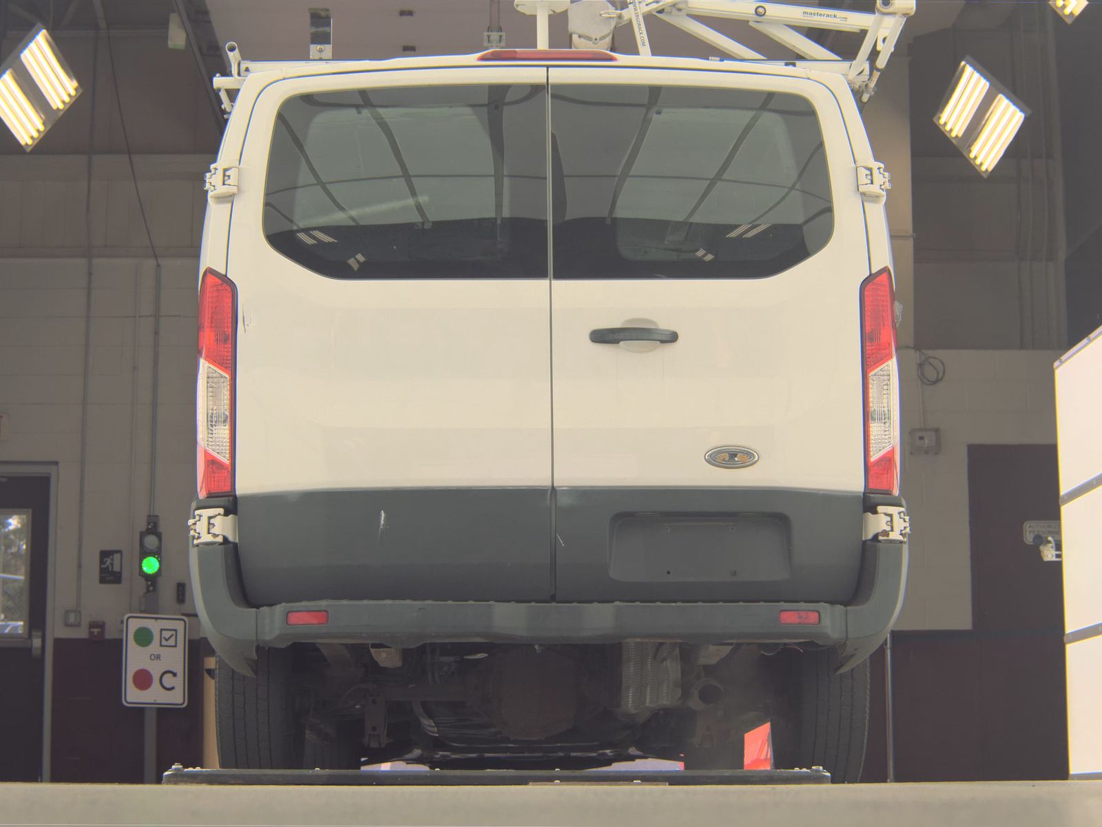 FORD TRANSIT 150 - 8