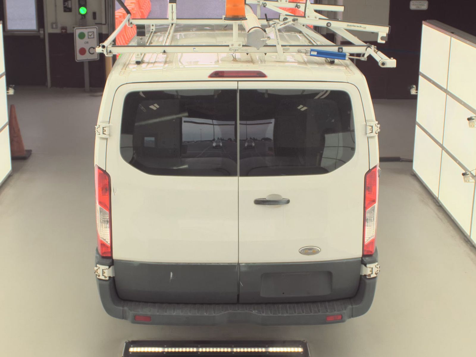 FORD TRANSIT 150 - 7