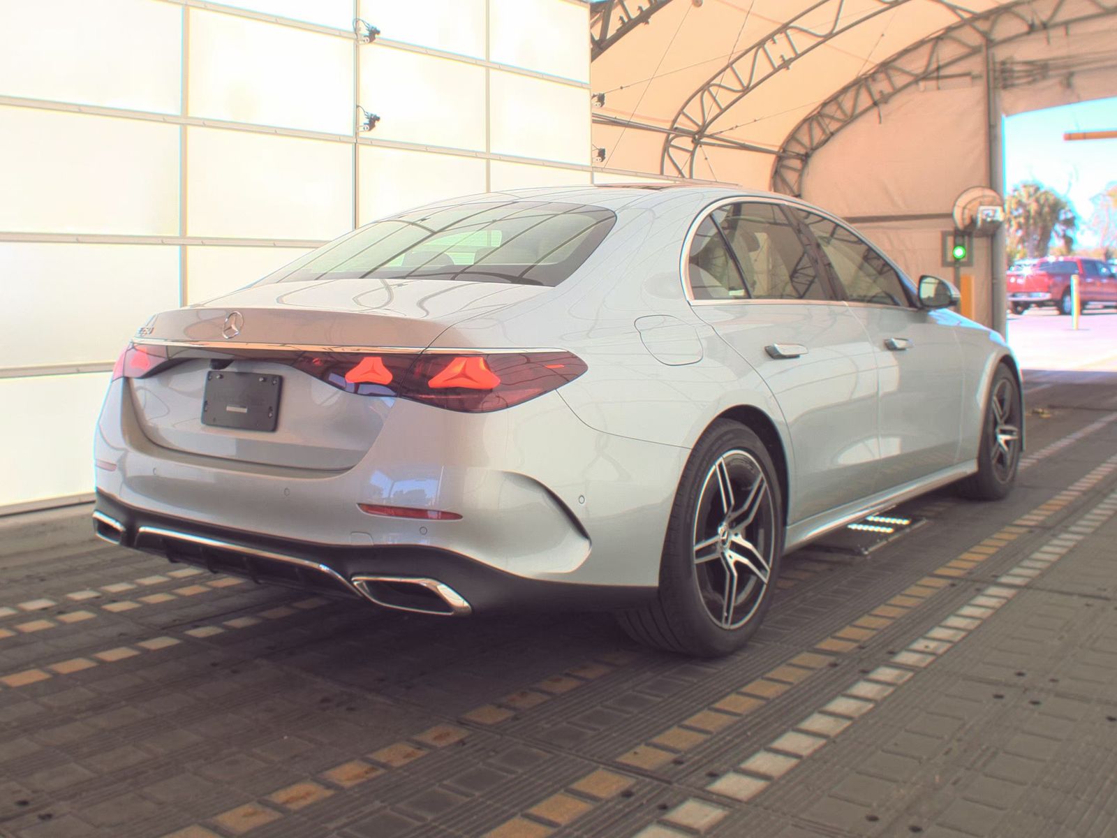 MERCEDES-BENZ E-CLASS - 6