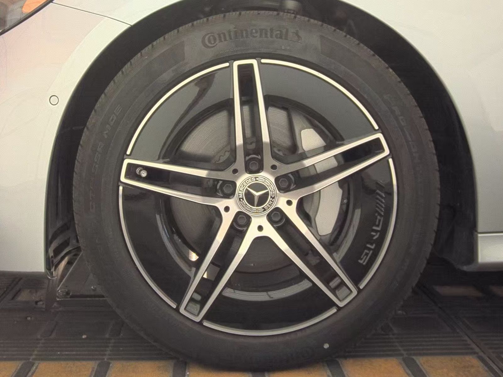 MERCEDES-BENZ E-CLASS - 10