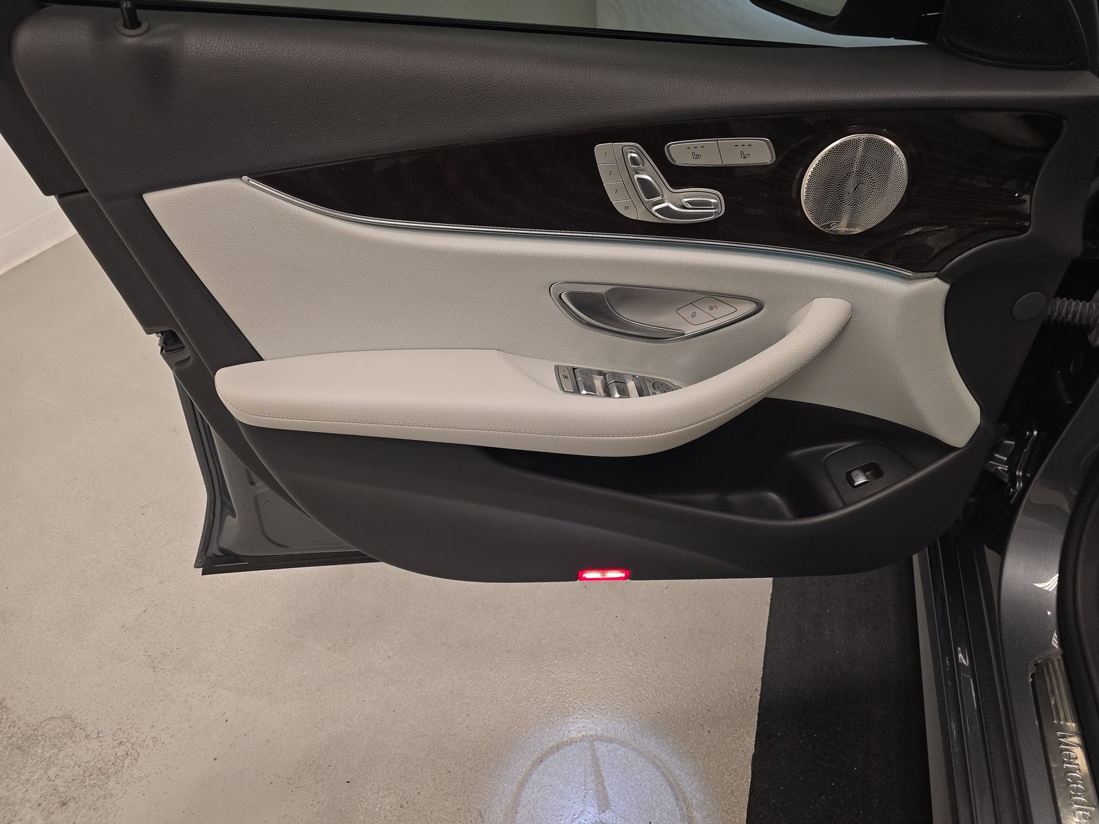 MERCEDES-BENZ E-CLASS - 10