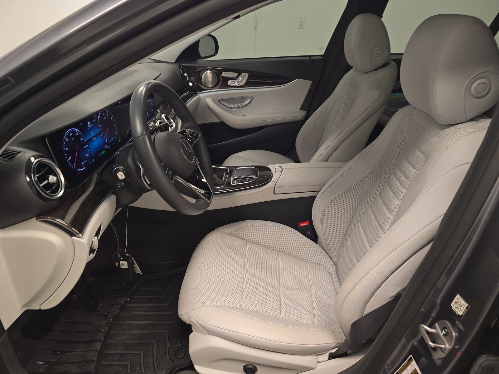 MERCEDES-BENZ E-CLASS - 8