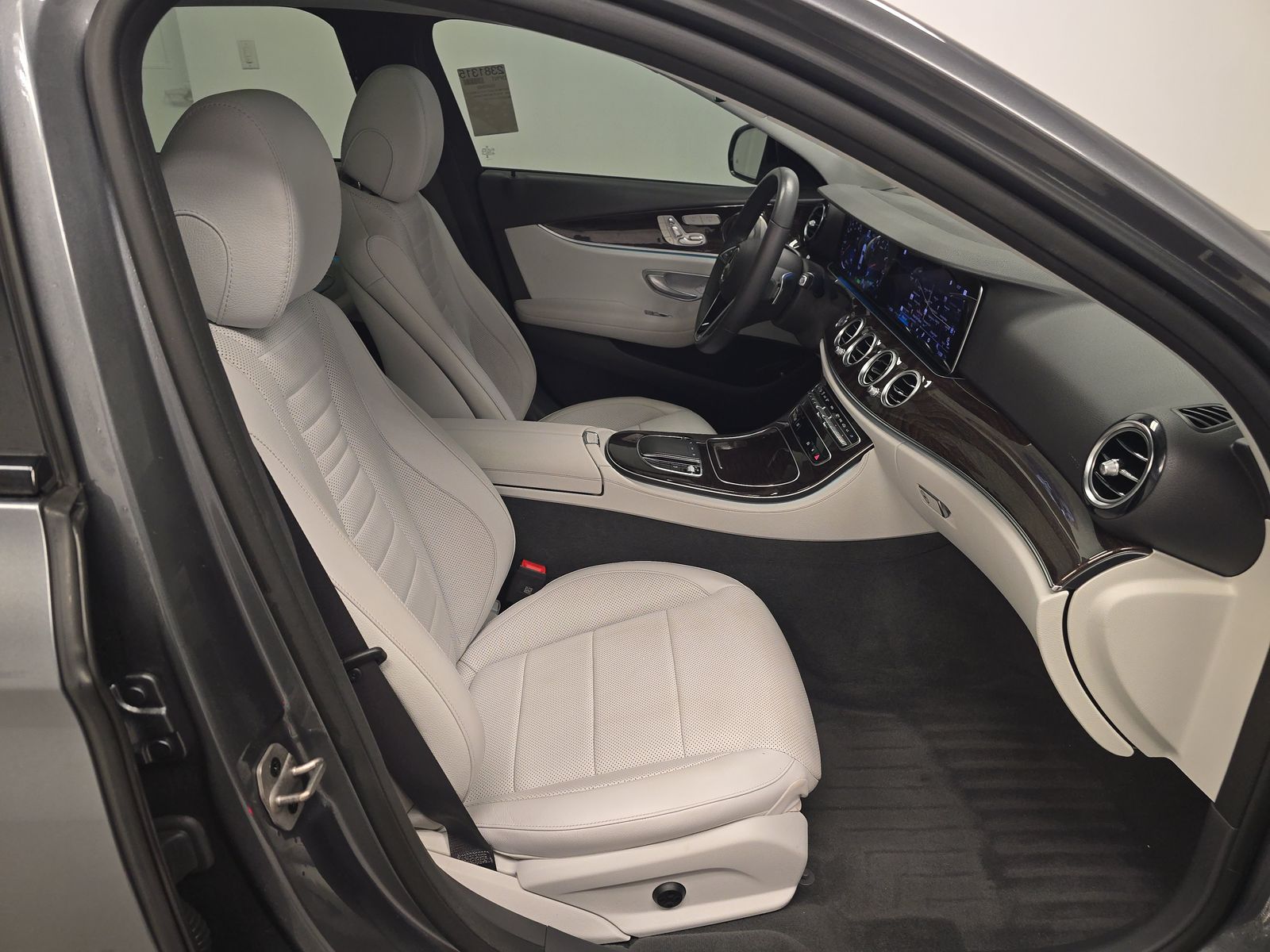 MERCEDES-BENZ E-CLASS - 9