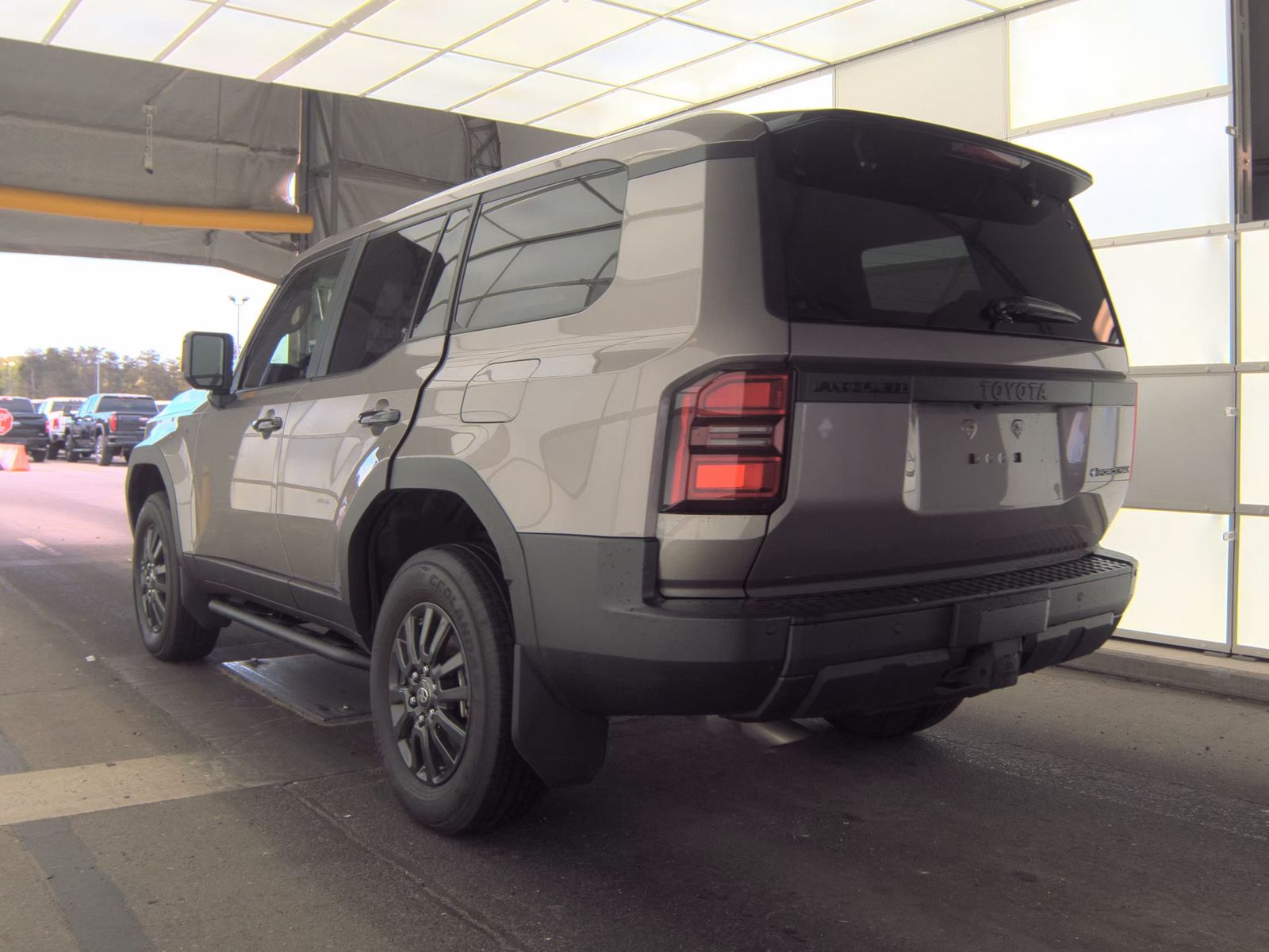 TOYOTA LAND CRUISER - 7