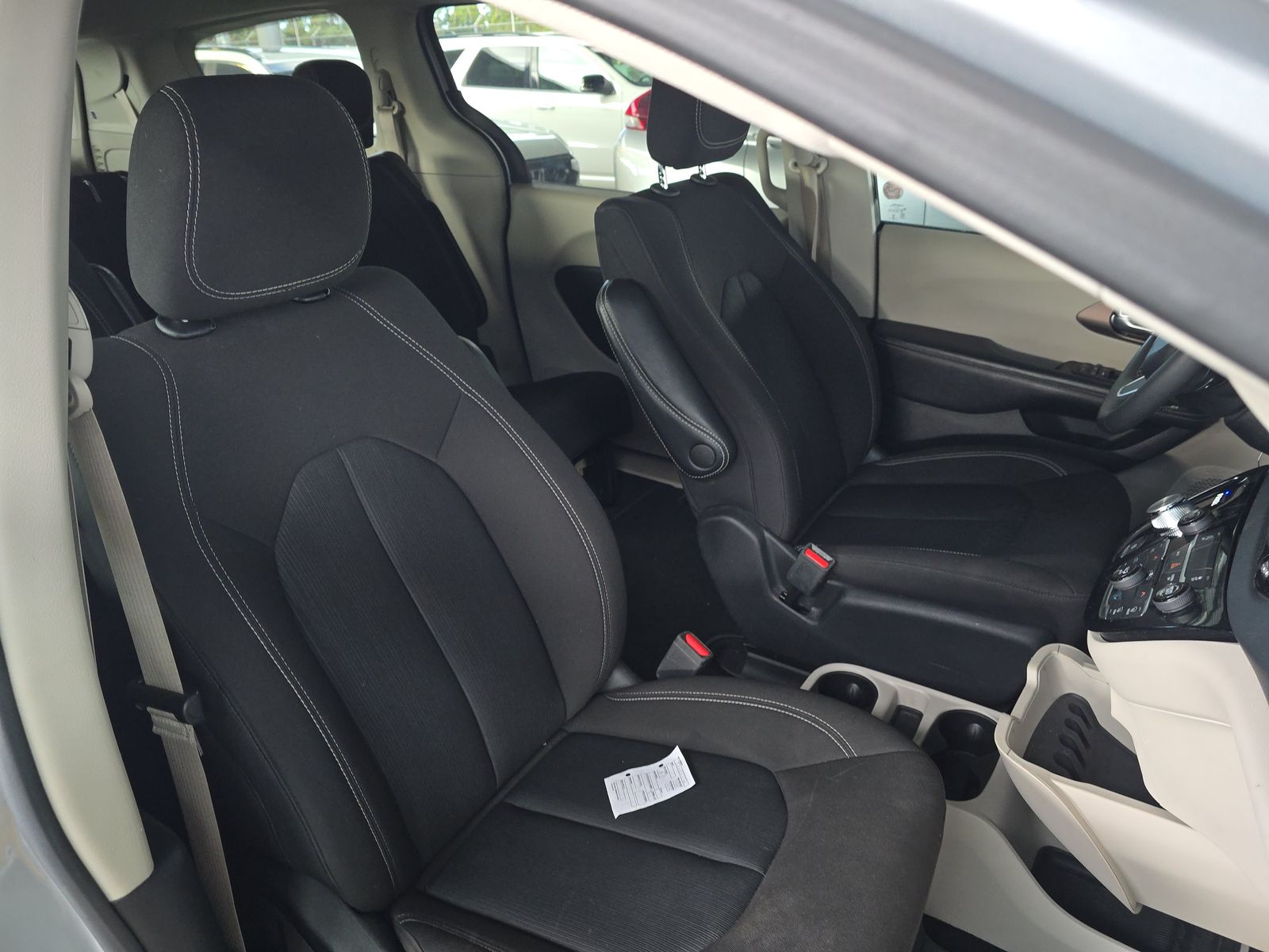CHRYSLER VOYAGER - 9