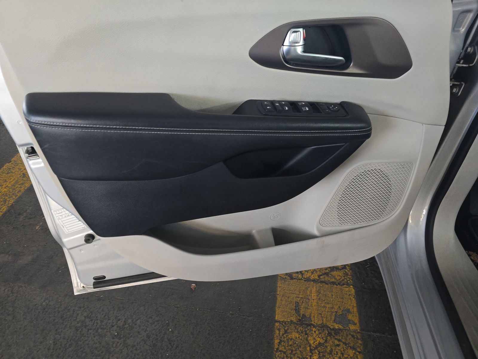 CHRYSLER VOYAGER - 10