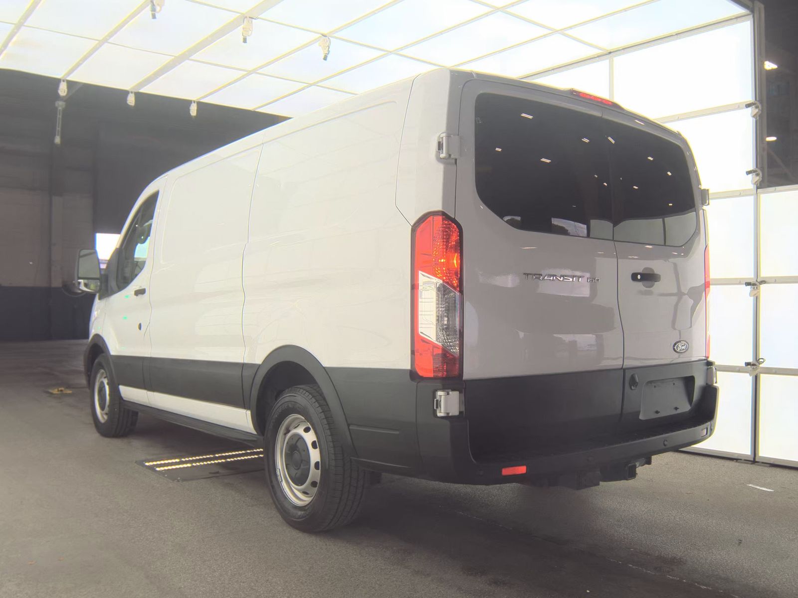 FORD TRANSIT 150 - 9