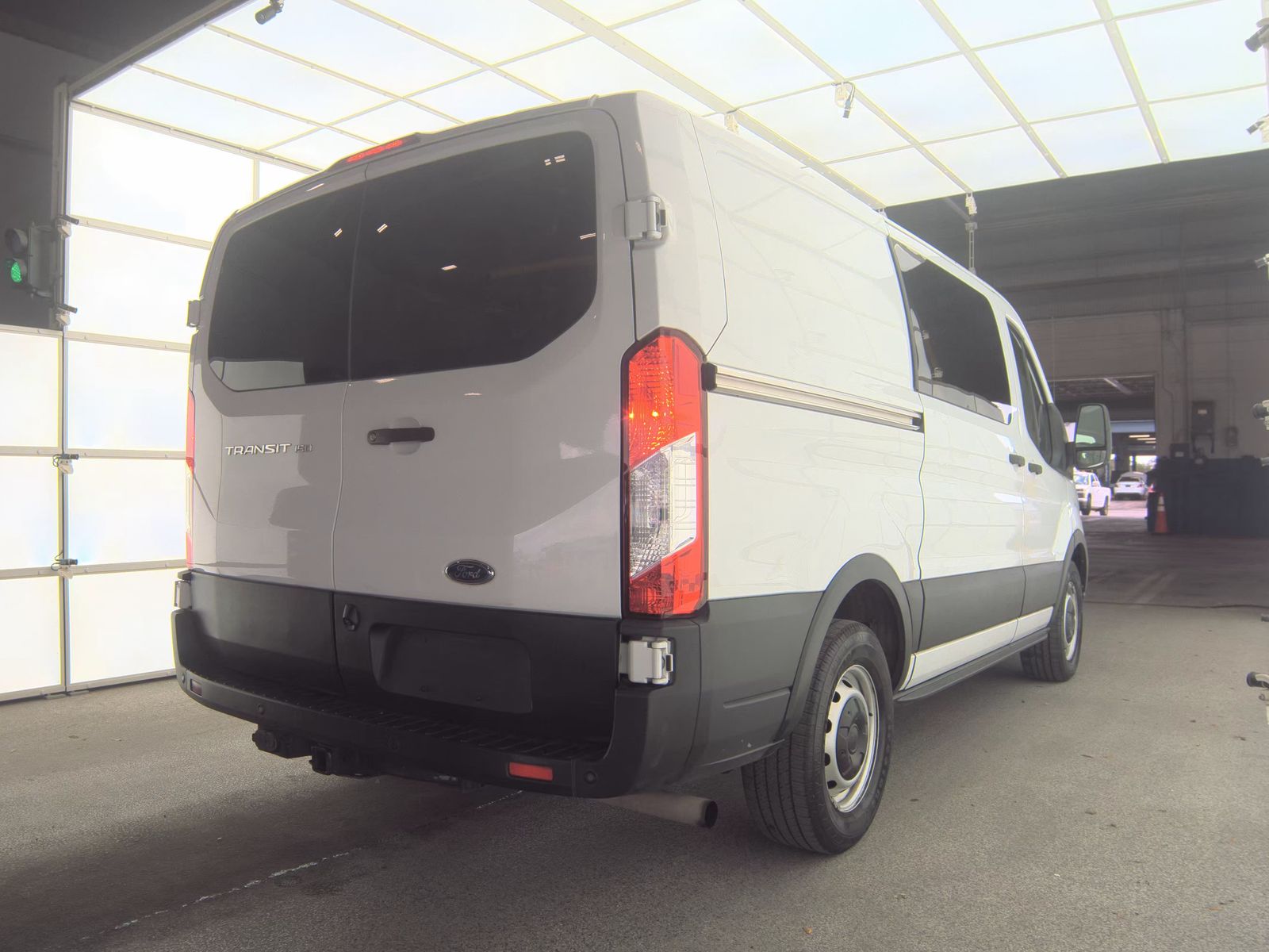 FORD TRANSIT 150 - 6