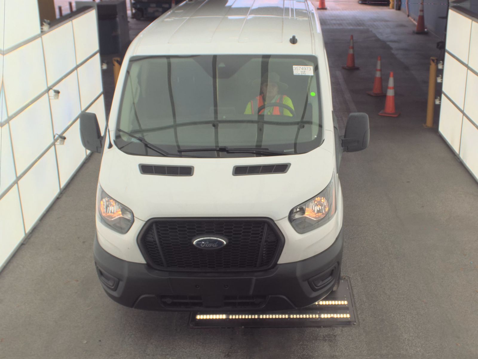 FORD TRANSIT 150 - 3