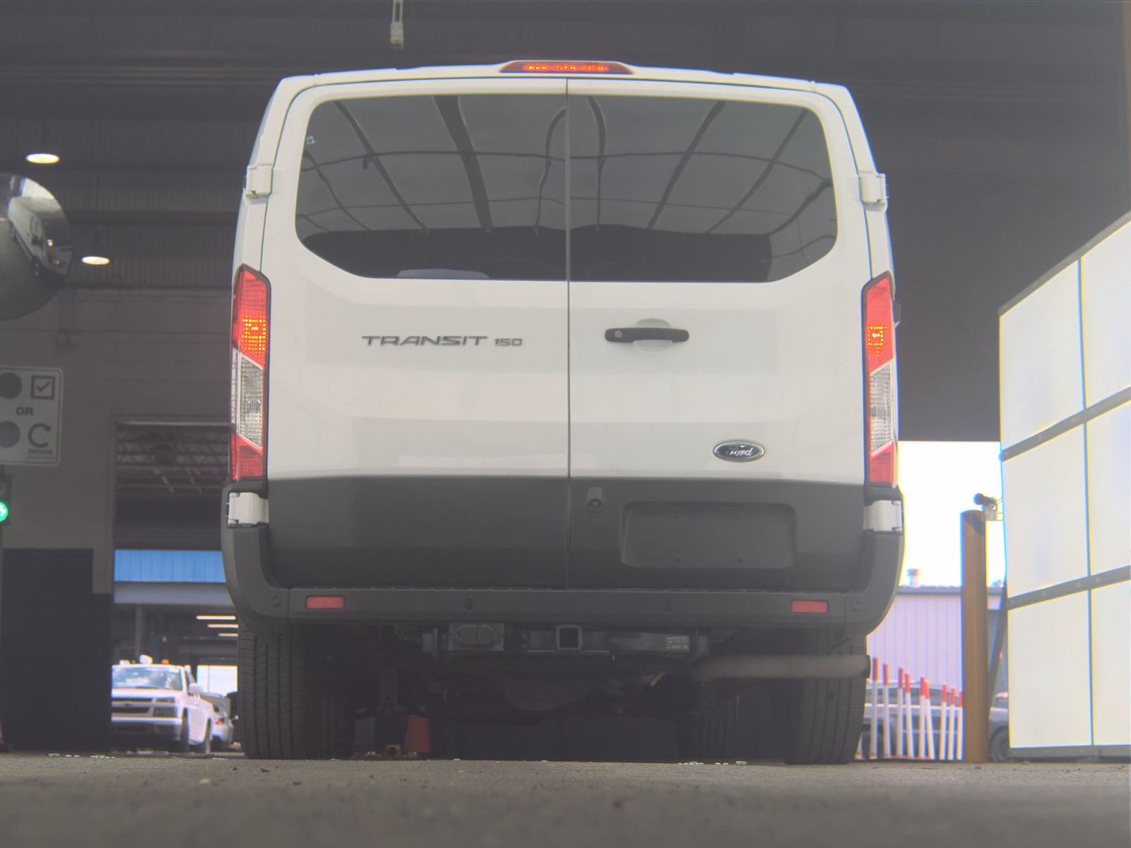 FORD TRANSIT 150 - 8