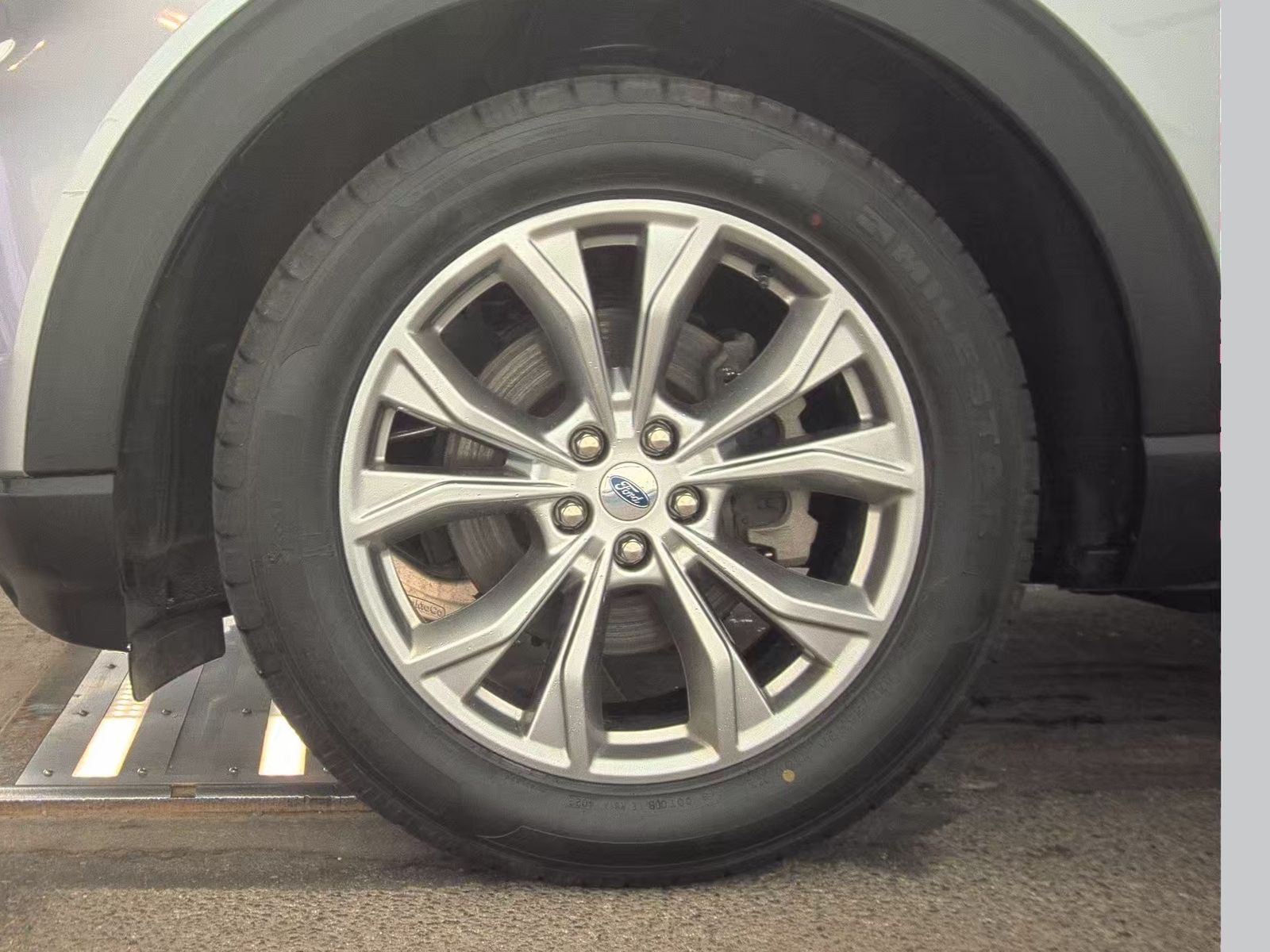 FORD EXPLORER - 10