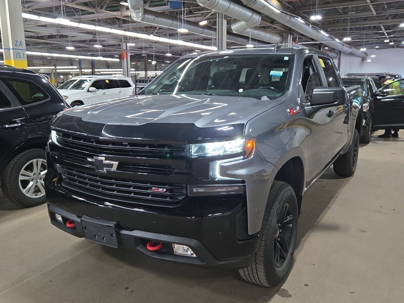 CHEVROLET SILVERADO - 1