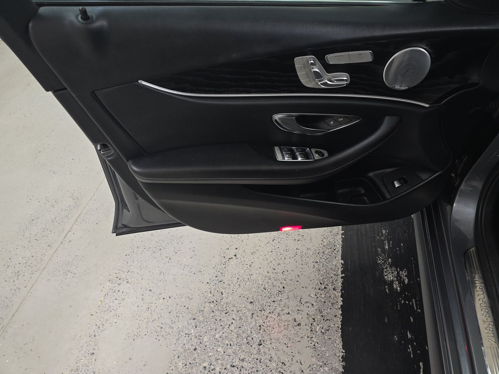 MERCEDES-BENZ E-CLASS - 10